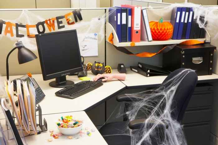 Halloween cubicle ideas office decorating decor decorations work themes spooky decoration decorate cubicles diy offices october cube board christmas party